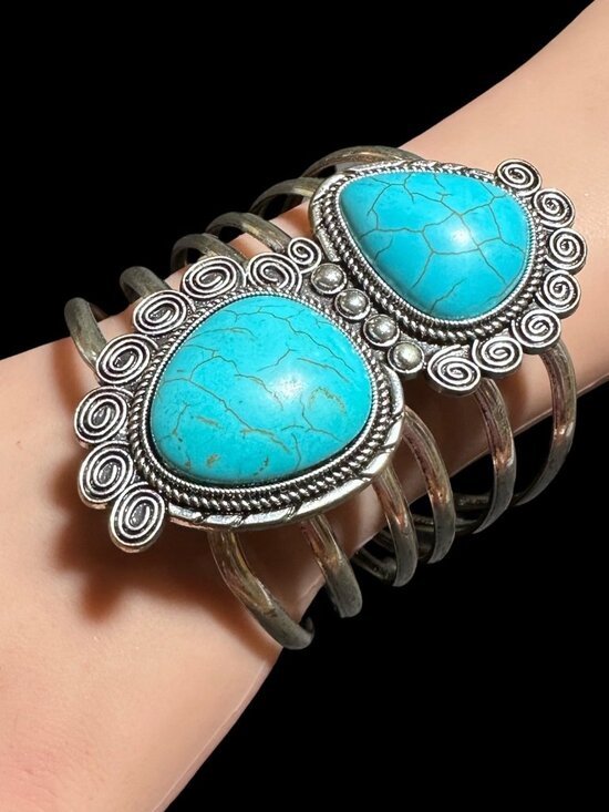 Jewelry - Southwestern Style Chunky Hinged Bangle Bracelet Silver Tone Blue Center Womens
